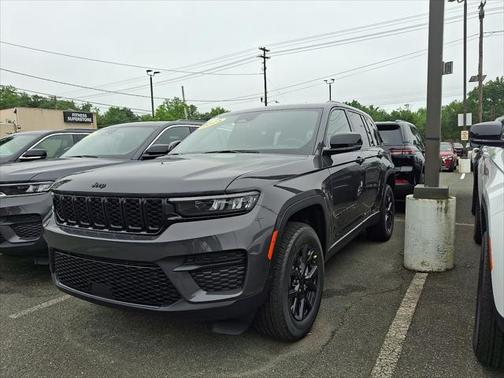 2025 Jeep Grand Cherokee Laredo