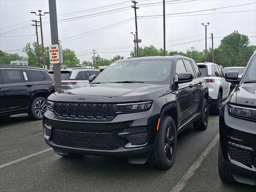 2025 Jeep Grand Cherokee Laredo