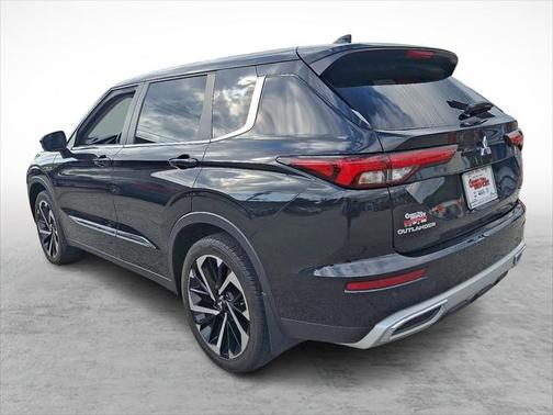 2022 Mitsubishi Outlander SE