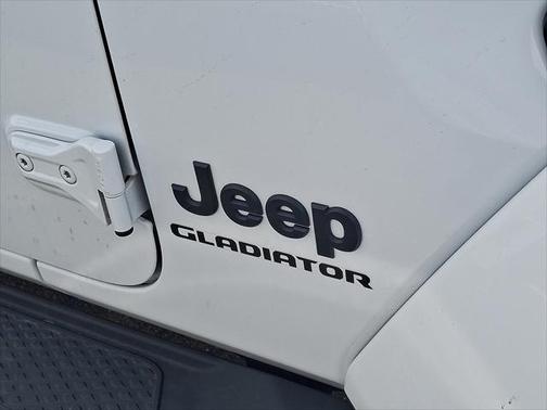 2022 Jeep Gladiator Sport