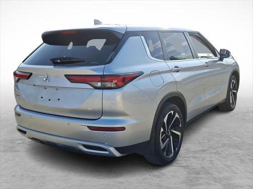 2023 Mitsubishi Outlander SE
