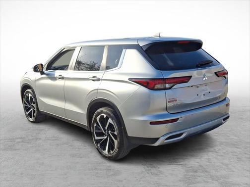 2023 Mitsubishi Outlander SE