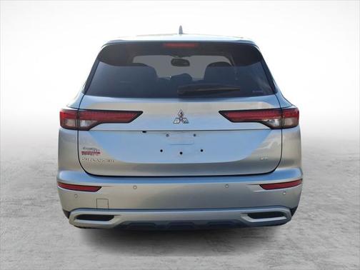 2023 Mitsubishi Outlander SE