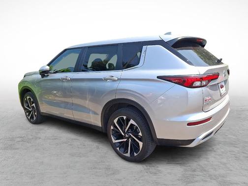 2023 Mitsubishi Outlander SE