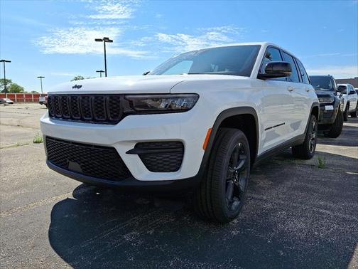2025 Jeep Grand Cherokee Laredo