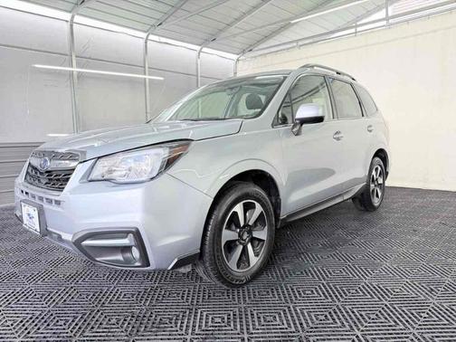 Ice Silver Metallic 2017 Subaru Forester 2.5i Limited