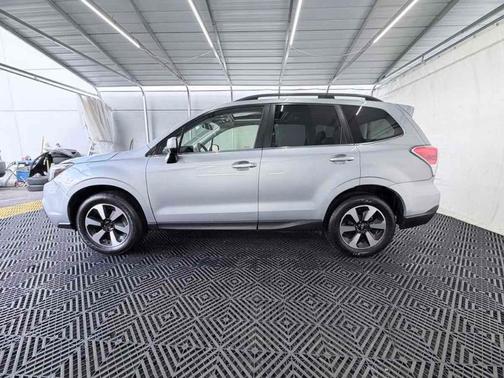 Ice Silver Metallic 2017 Subaru Forester 2.5i Limited