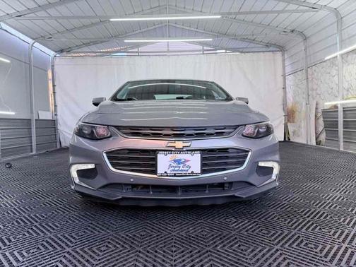 Pepperdust Metallic 2017 Chevrolet Malibu 1LT