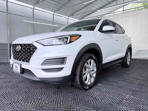 White Cream 2021 Hyundai TUCSON SE