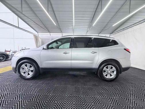 Silver Ice Metallic 2014 Chevrolet Traverse 2LT