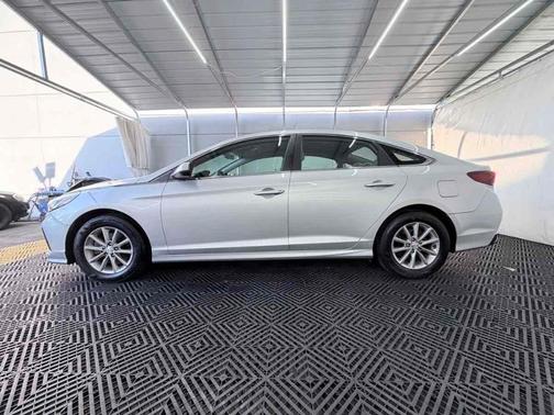 Symphony Silver 2018 Hyundai SONATA SE