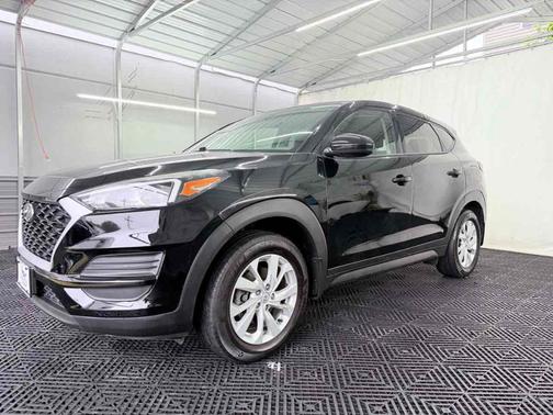 Black Noir Pearl 2020 Hyundai TUCSON SE