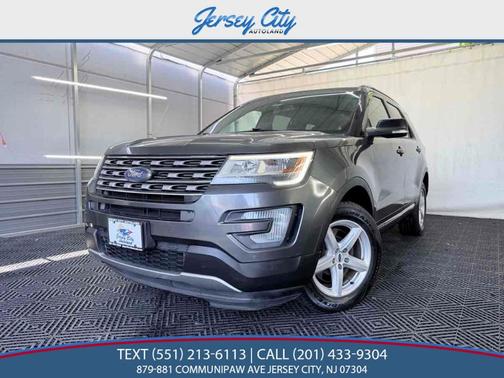 Ingot Silver Metallic 2017 Ford Explorer XLT