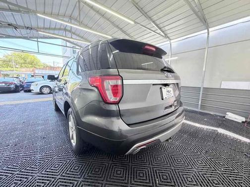 Ingot Silver Metallic 2017 Ford Explorer XLT