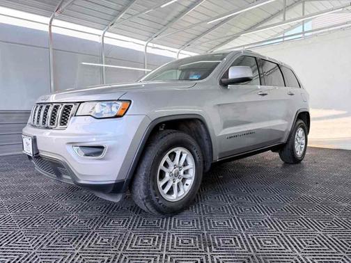 Billet Silver Metallic Clearcoat 2018 Jeep Grand Cherokee Laredo E