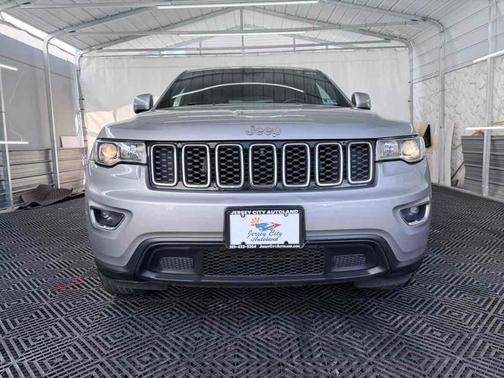 Billet Silver Metallic Clearcoat 2018 Jeep Grand Cherokee Laredo E