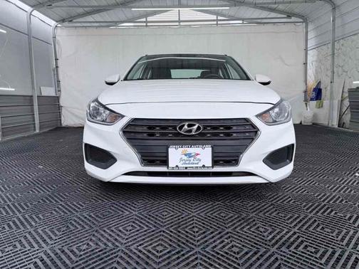 Frost White Pearl 2021 Hyundai Accent SE