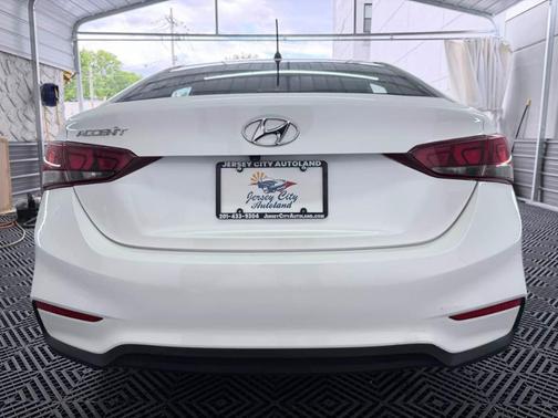 Frost White Pearl 2021 Hyundai Accent SE