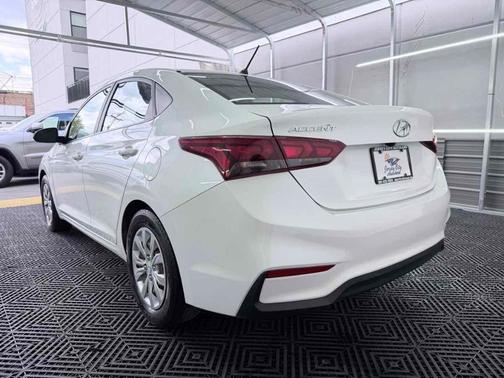 Frost White Pearl 2021 Hyundai Accent SE