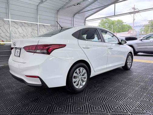 Frost White Pearl 2021 Hyundai Accent SE