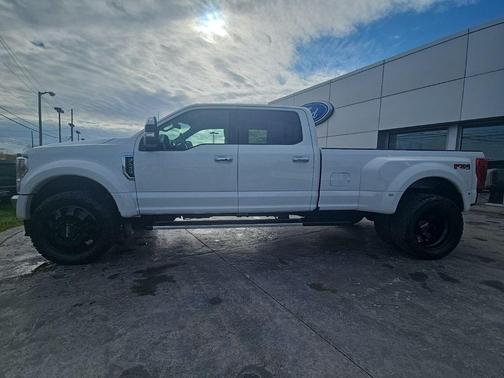2022 Ford F-450 Lariat