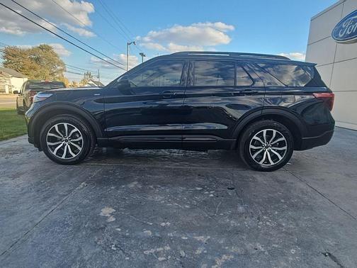 2022 Ford Explorer ST-Line