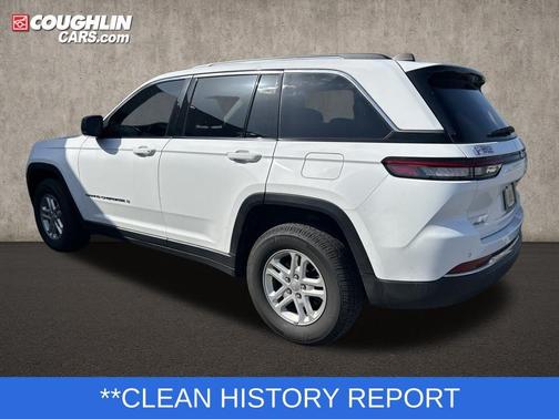 Bright White Clearcoat 2023 Jeep Grand Cherokee Laredo