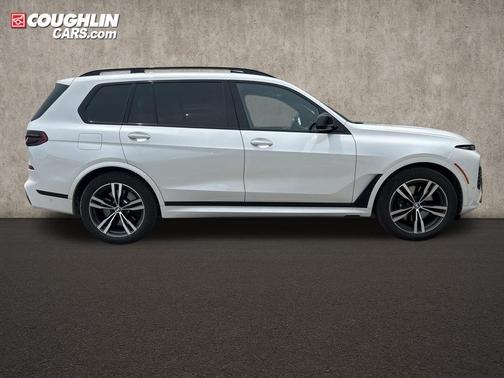 Mineral White Metallic 2024 BMW X7 M60i