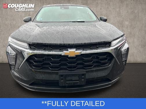 Mosaic Black Metallic 2024 Chevrolet Trax LS