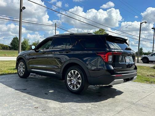 2025 Ford Explorer Platinum