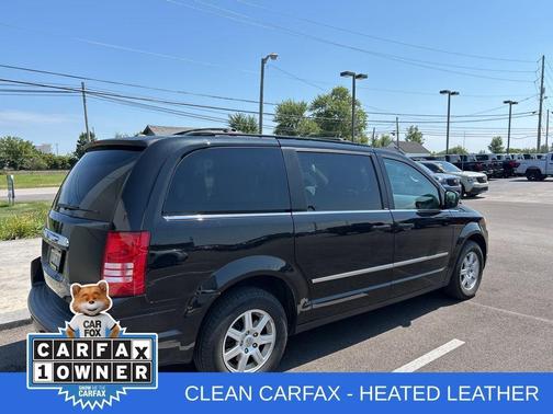 2010 Chrysler Town & Country Touring Plus