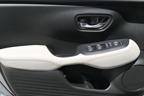 Solar Silver Metallic 2027 Honda HR-V EX-L
