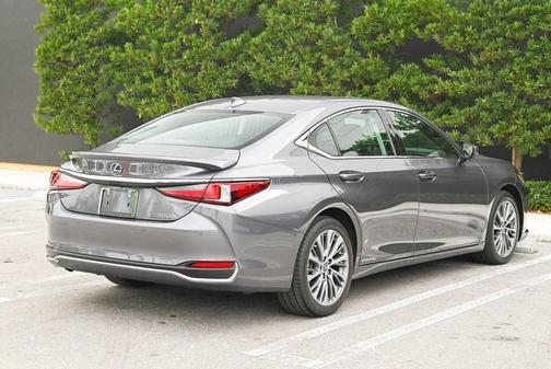 2021 Lexus ES 300h Base