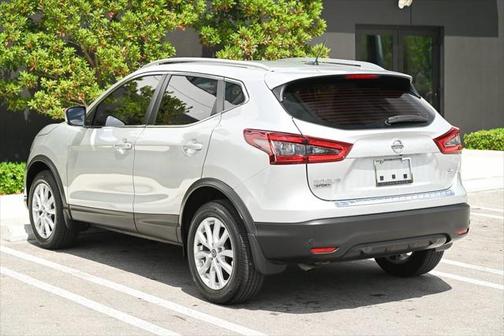2022 Nissan Rogue Sport SV