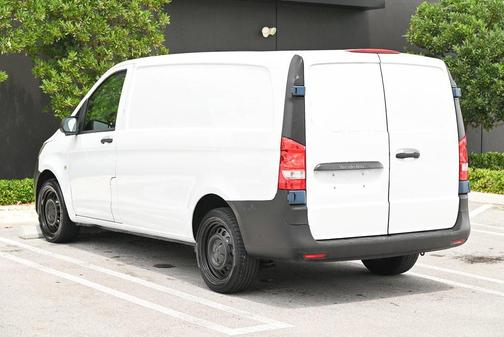 2017 Mercedes-Benz Metris Base