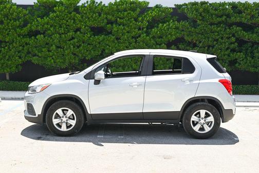 Silver Ice Metallic 2021 Chevrolet Trax LS