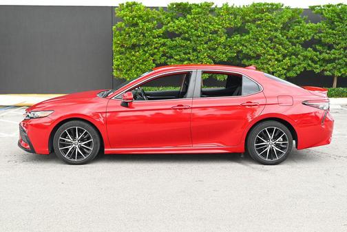 Supersonic Red 2022 Toyota Camry SE