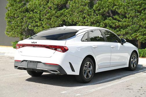 Glacial White Pearl 2022 Kia K5 LX