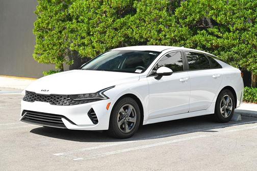 Glacial White Pearl 2022 Kia K5 LX
