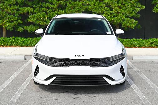 Glacial White Pearl 2022 Kia K5 LX