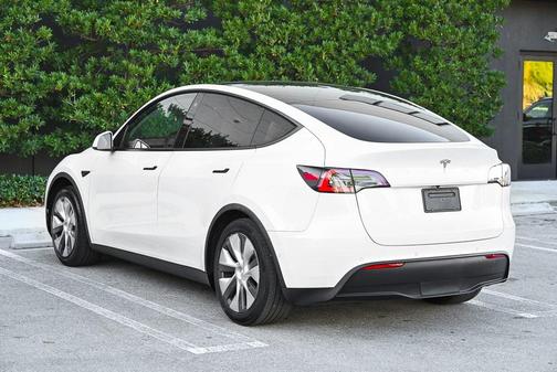 2021 Tesla Model Y Standard Range Rear-Wheel Drive