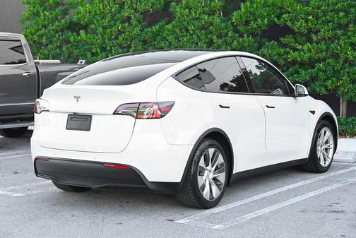 2021 Tesla Model Y Standard Range Rear-Wheel Drive