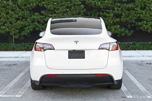 2021 Tesla Model Y Standard Range Rear-Wheel Drive