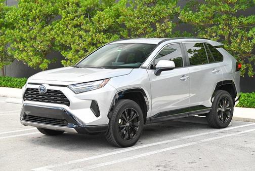 2023 Toyota RAV4 Hybrid SE