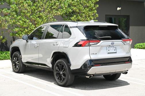 2023 Toyota RAV4 Hybrid SE