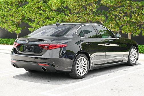 2021 Alfa Romeo Giulia Base