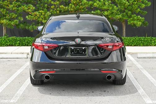 2021 Alfa Romeo Giulia Base