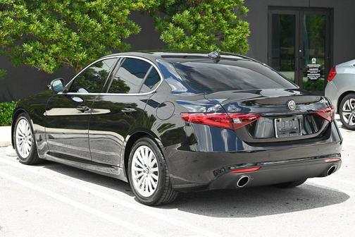 2021 Alfa Romeo Giulia Base