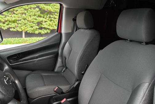 Cayenne Red 2016 Nissan NV200 S