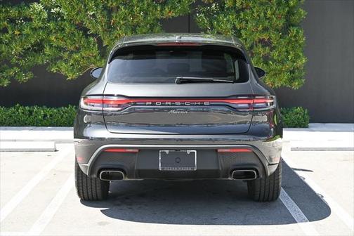 2022 Porsche Macan Base
